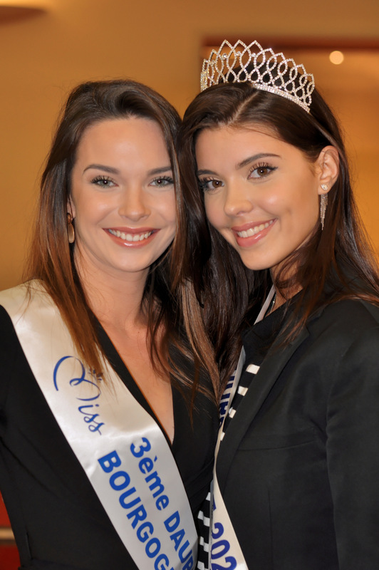 Retour en images d'info-chalon.com sur Chloé Galissi, Miss Bourgogne mise à l'honneur en mairie de Chalon-sur-Saône