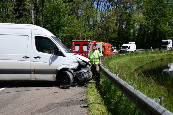 5 blessés dont deux jeunes enfants dans une collision routière le long de la route du Canal