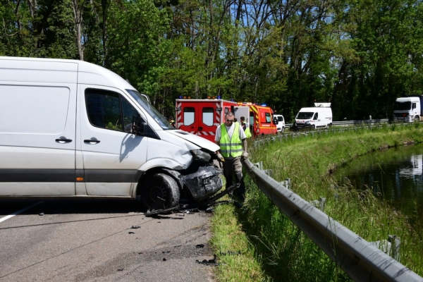 5 blessés dont deux jeunes enfants dans une collision routière le long de la route du Canal 