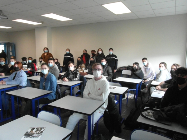 Découverte des Métiers des Armées Au Lycée Hilaire de Chardonnet