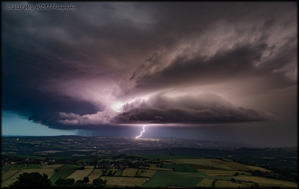 Incroyable cliché signé Will Hien pendant l'orage de samedi soir en Saône et Loire 