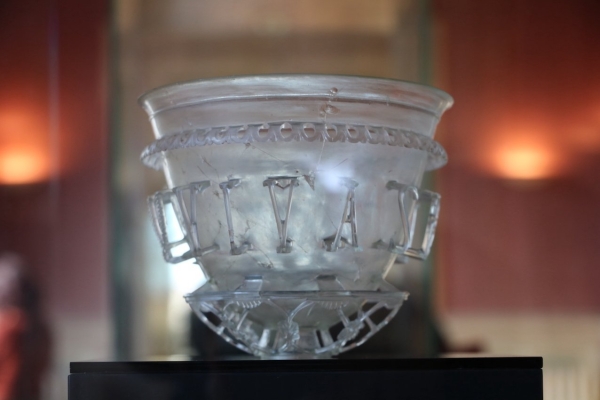 ARCHÉOLOGIE : Le vase diatrète restauré est de retour à Autun