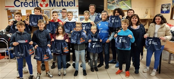 Remise de shorts au Rugby Club de Givry