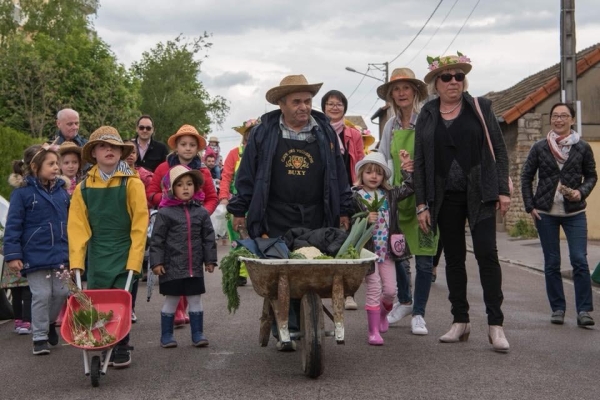 Un petit clin d oeil à Mme Michelin Yvette et toute son équipe du comité des fêtes de St Jean des Vignes