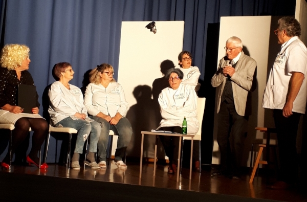 Un pari réussi pour la troupe du théâtre de Varnes avec « Petite journée en HP » !