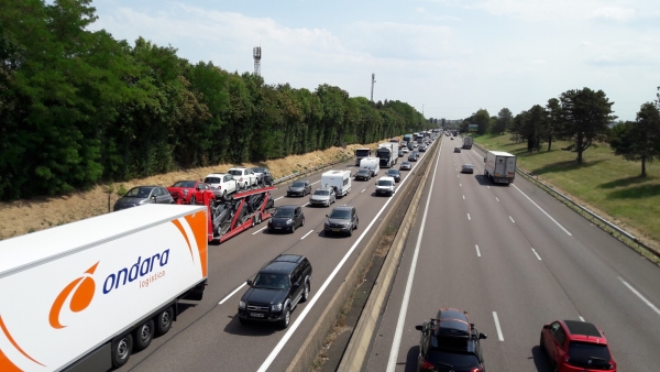  Gros ralentissement sur l'A6 au niveau de Chalon sur Saône suite à des feux de broussaille 