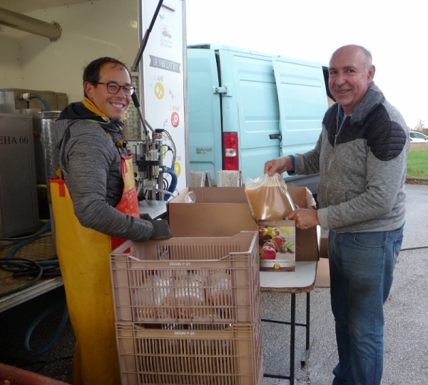 À Varennes-le-Grand, on fait du jus de pomme pour une bonne action !