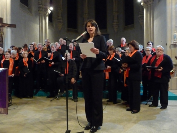 Dans l’église de Varennes-le-Grand, deux chœurs ont chanté Noël avec ferveur !