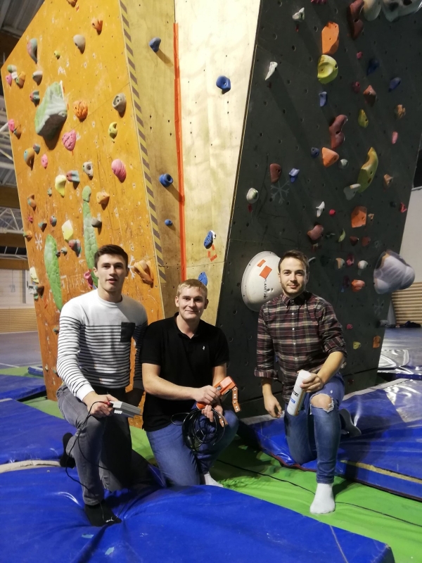 Les étudiants en licence Pro CNDMS de l'IUT de Chalon sur Saône passent au crible le mur d'escalade 