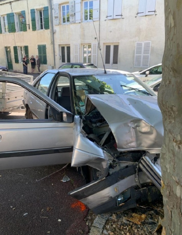 Le père est pris d'un malaise, le fils se jette sur le volant .. le pire évité
