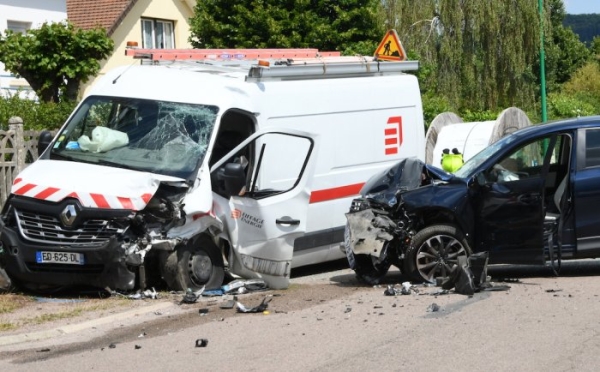 3 blessés dans un choc frontal entre un 4x4 et un fourgon à Broyes