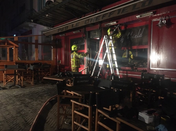 Le bar le Chieffield ravagé par les flammes à Montceau les Mines 