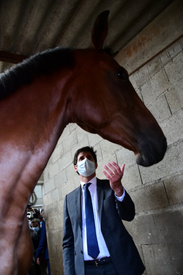 Le Ministre, Julien Denormandie, en Saône et Loire autour de la question des chevaux mutilés