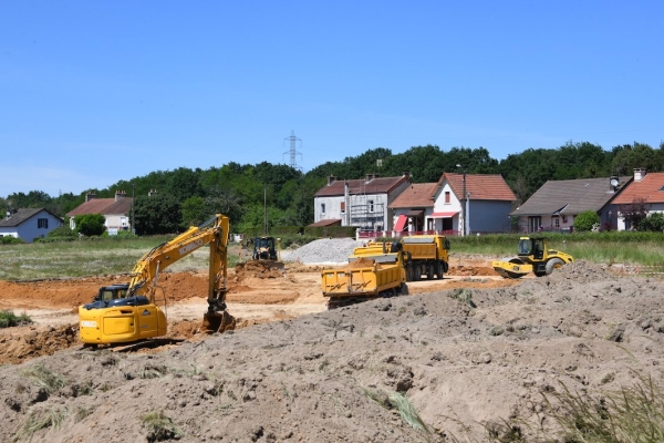 "La Boucherie" et un "B&B" en cours de construction au rond-point Jeanne Rose 