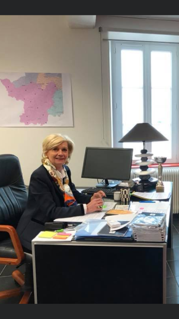  La députée Josiane Corneloup interpelle la ministre Jacqueline Gourault à propos des restrictions de services de La Poste
