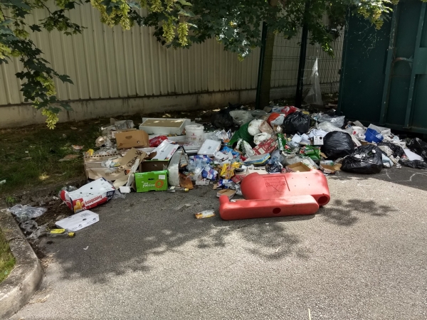 En zone sud de Chalon sur Saône, un dépôt d'ordures sauvage qui agace 