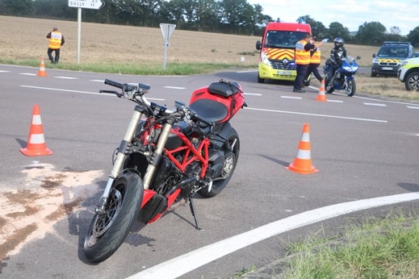 Un motard gravement blessé dans une collision avec une voiture