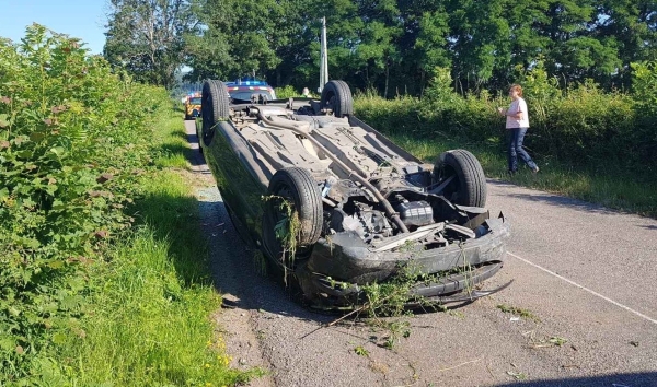 A Tavernay, l'automobiliste termine sa course sur le toit 