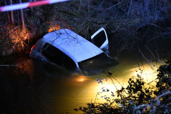 Un automobiliste plonge dans la Dheune