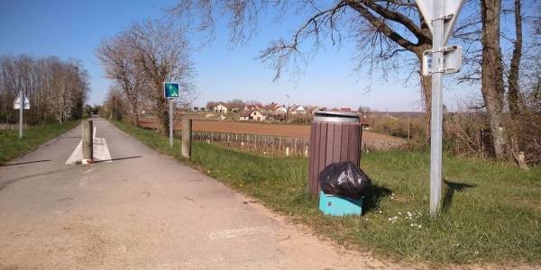 Face à la prolifération de déchets ménagers abandonnés le long des routes, le conseil départemental de Saône et Loire tire la sonnette d'alarme 