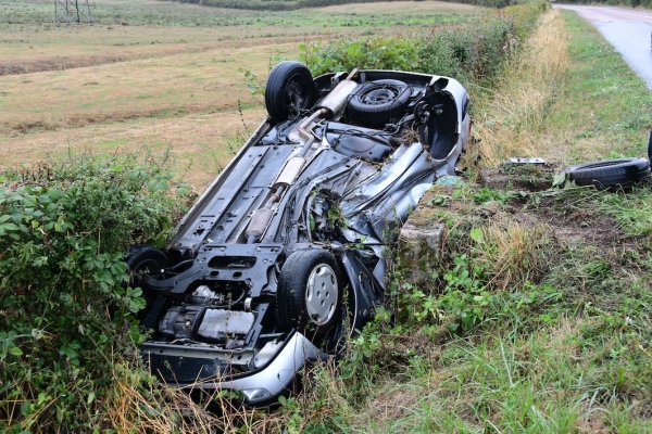 Glissade et voiture sur le toit pour cet automobiliste dans le Mesvrin 