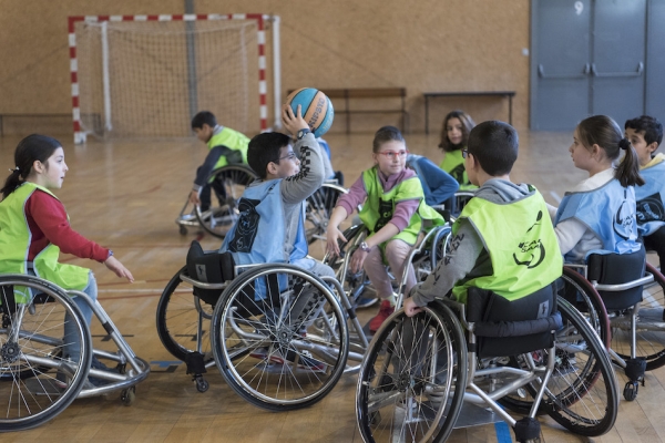 LUTTE CONTRE LA DISCRIMINATION - 148 élèves de C.M.1-C.M.2 de Chalon sensibilisés aux situations de handicap