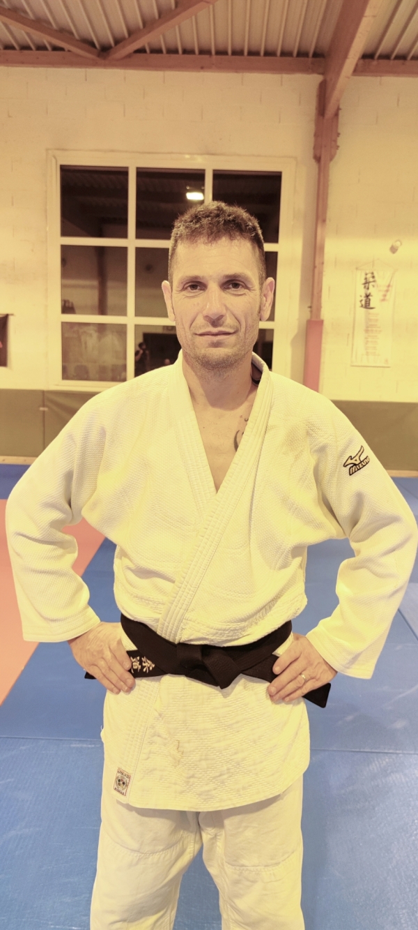 Stéphane KOKES vient d’obtenir la ceinture noire de Judo – Jujitsu. 