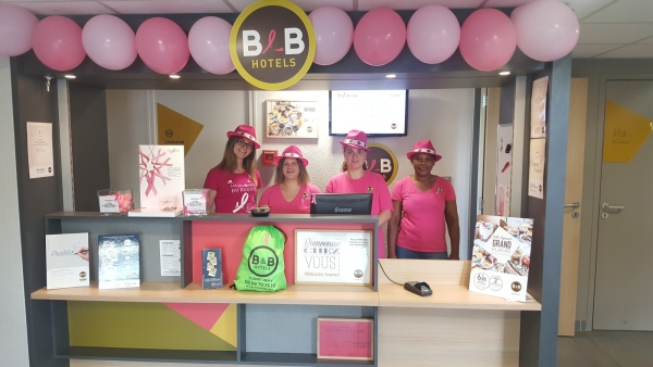 Le B&B Hôtel Chalon sud a rendu hommage à Laurence VEGER dans le cadre d'Octobre Rose