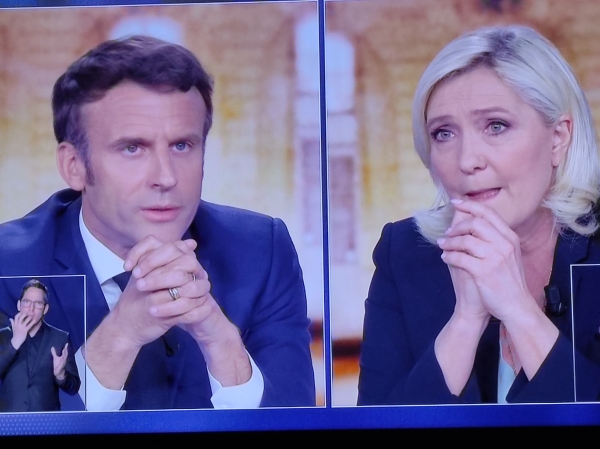 DEBAT PRESIDENTIEL - Emmanuel Macron ne plie pas le match