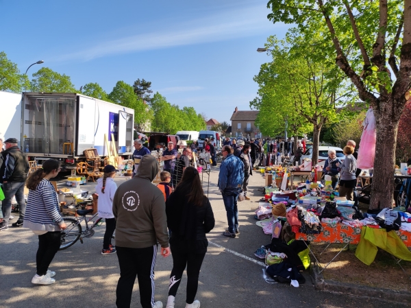 220 exposants réunis à la traditionnelle brocante du 1er mai à Saint Léger sur Dheune 