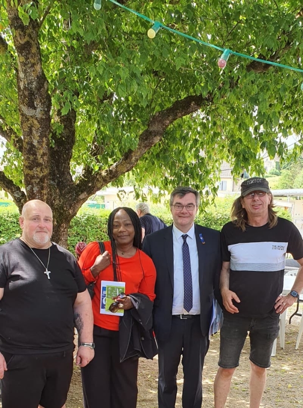 LEGISLATIVES - Le candidat Rebeyrotte à la quête de voix au coeur de la Vallée des Vaux 