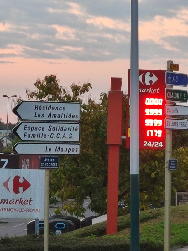 CARBURANTS - 9,999 euros le litre d'essence ? Tarif prémonitoire à Chalon sur Saône ? 