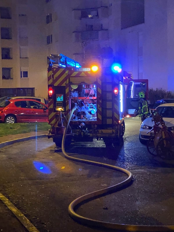 Les gros moyens mobilisés ce mardi soir après un feu d'appartement à Chalon 