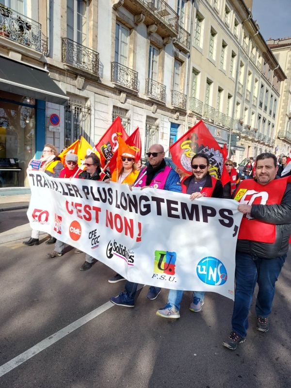 RETRAITES - Près de 5000 personnes à Chalon contre la réforme des retraites 