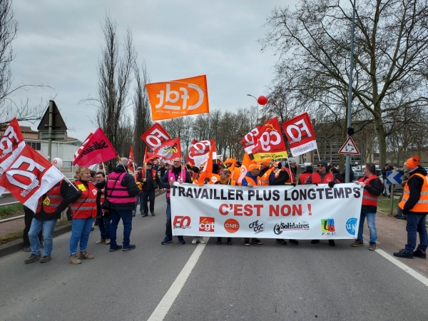 RETRAITES - JOUR 6 - Chalon sur Saône toujours fidèle au rendez-vous contre le gouvernement et sa réforme des retraites 