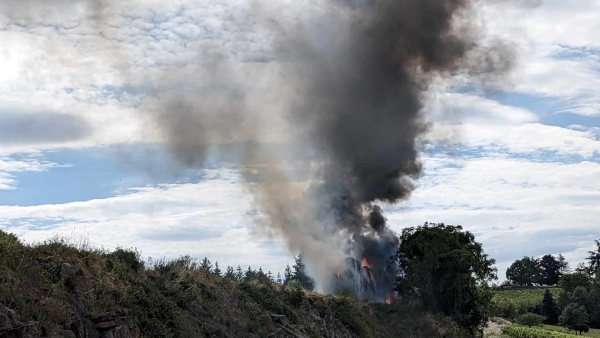 La remorque de paille s'enflamme à Moroges