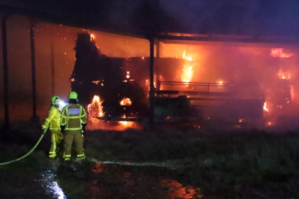 Deux bâtiments agricoles foudroyés et détruits par les flammes à Saint Emiland