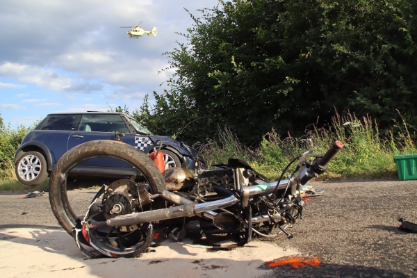 Un jeune motocycliste de 16 ans entre la vie et la mort après une collision