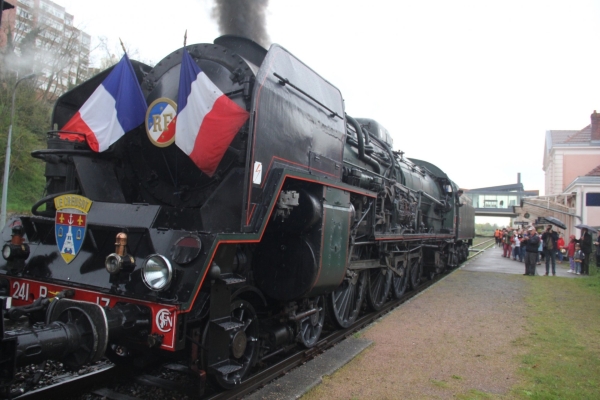 En Saône et Loire, après 4 ans de travaux, la locomotive à vapeur 241P17 à nouveau sur les rails SNCF