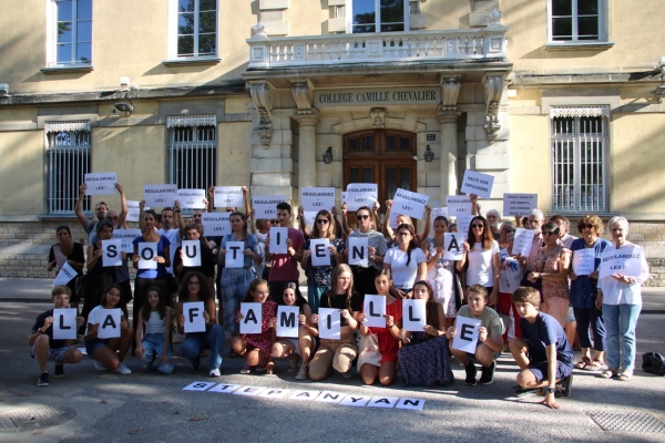 Mobilisation ce mardi devant le collège Camille Chevalier à Chalon  contre l’expulsion d’une famille arménienne