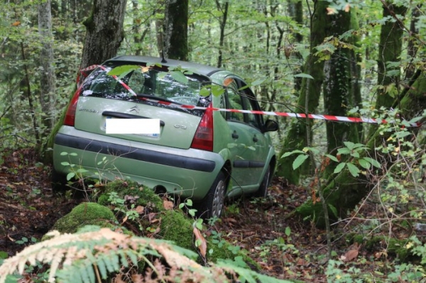 Bloquée plusieurs heures dans sa voiture après une sortie de route