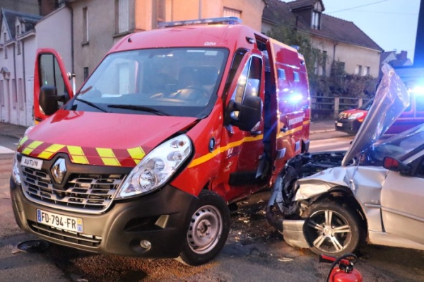 Sans permis, il percute une ambulance des pompiers et tente de prendre la fuite 