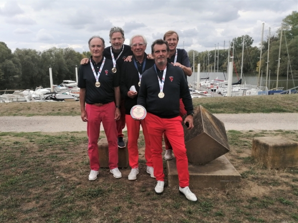 Après cinq jours de compétition à la Roseraie le Golf Bordelais champion de France des équipes 2 seniors messieurs 