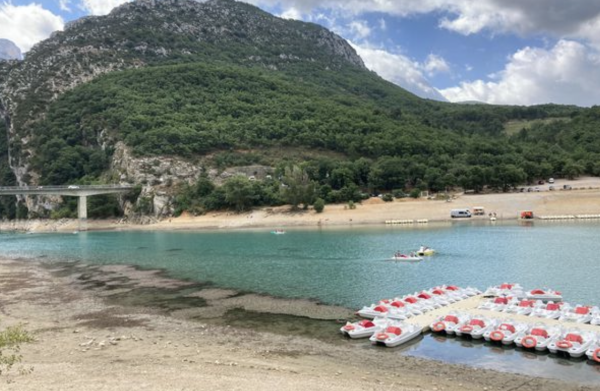 Sécheresse dans les Alpes du sud : l'été menacé sur les lacs de Sainte-Croix et de Serre-Ponçon
