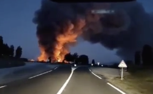 Dans le Doubs, Charm'Ossature à Etalans ravagé par un incendie ce mardi matin 