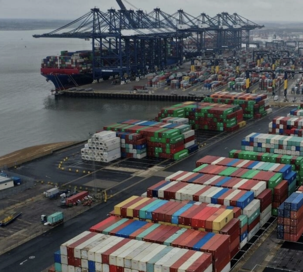 Au Royaume-Uni, les dockers du plus gros port de fret anglais rejoignent la grève contre l'inflation
