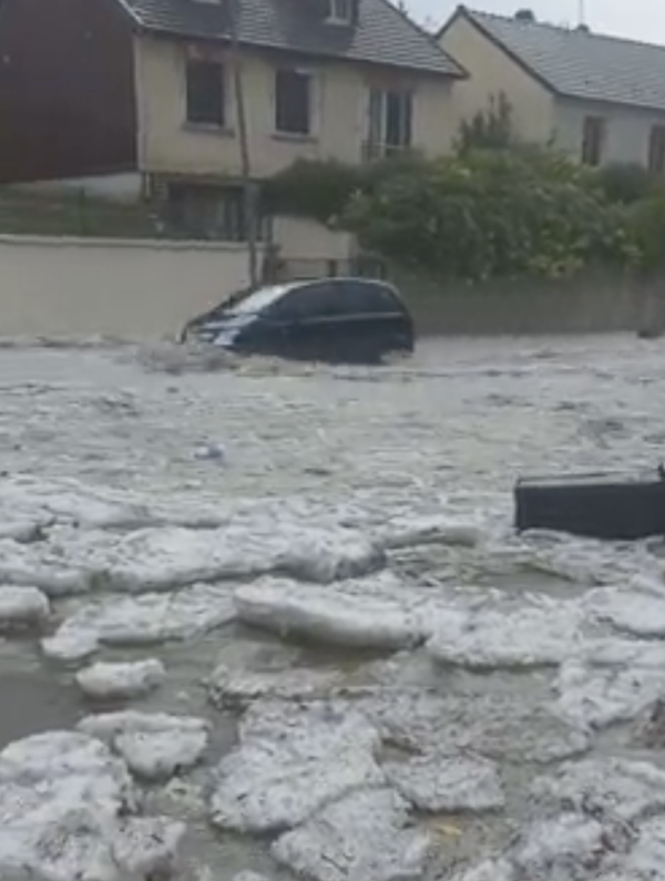 Tempête à Imphy dans la Nièvre : de gros dégâts, une école et la piscine municipale ravagées