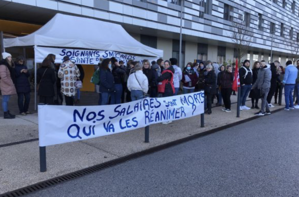 A l'hôpital Valmy à Dijon, les salariés ont débrayé et demandent une revalorisation salariale 