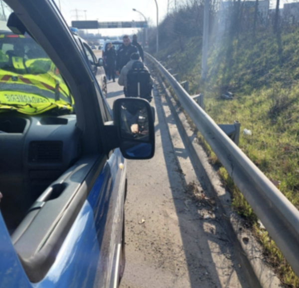 Les gendarmes secourent un homme en fauteuil roulant sur… l’autoroute A15