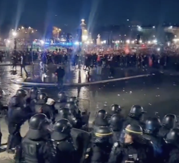 De très vives tensions à Paris, aux abords de l'Assemblée Nationale 